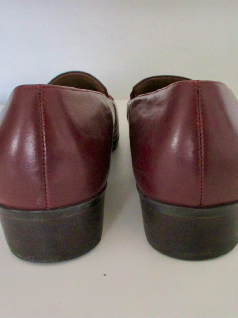 Munro Women's Leather Loafers
Cordovan Size 9M - Picture 7 of 8